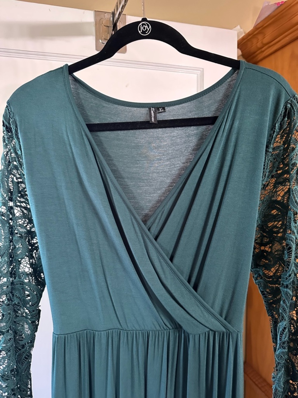 Women’s Deep Green Lace Sleeve Maxi Dress - Picture 6 of 10
